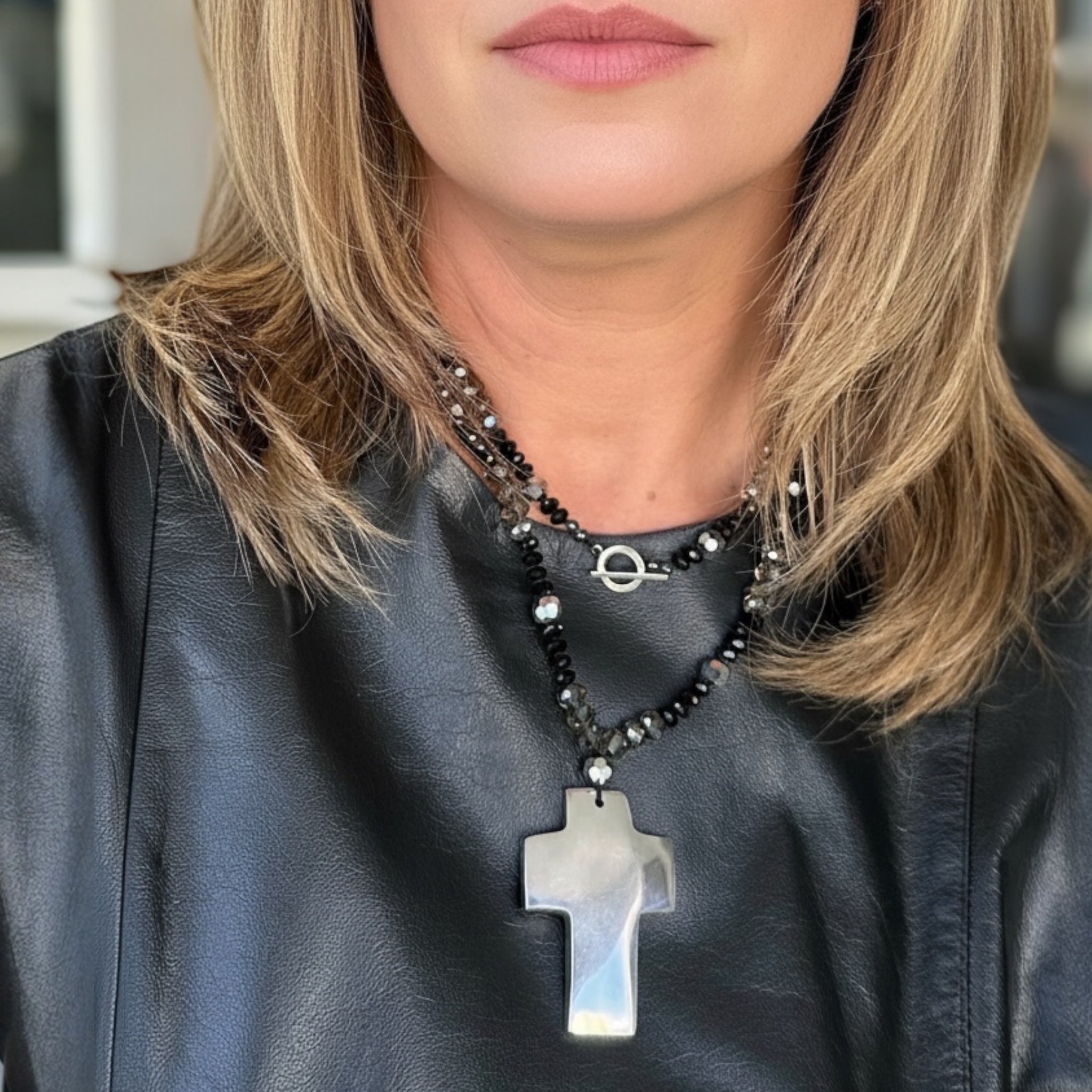 Colar Cruz Black Longo