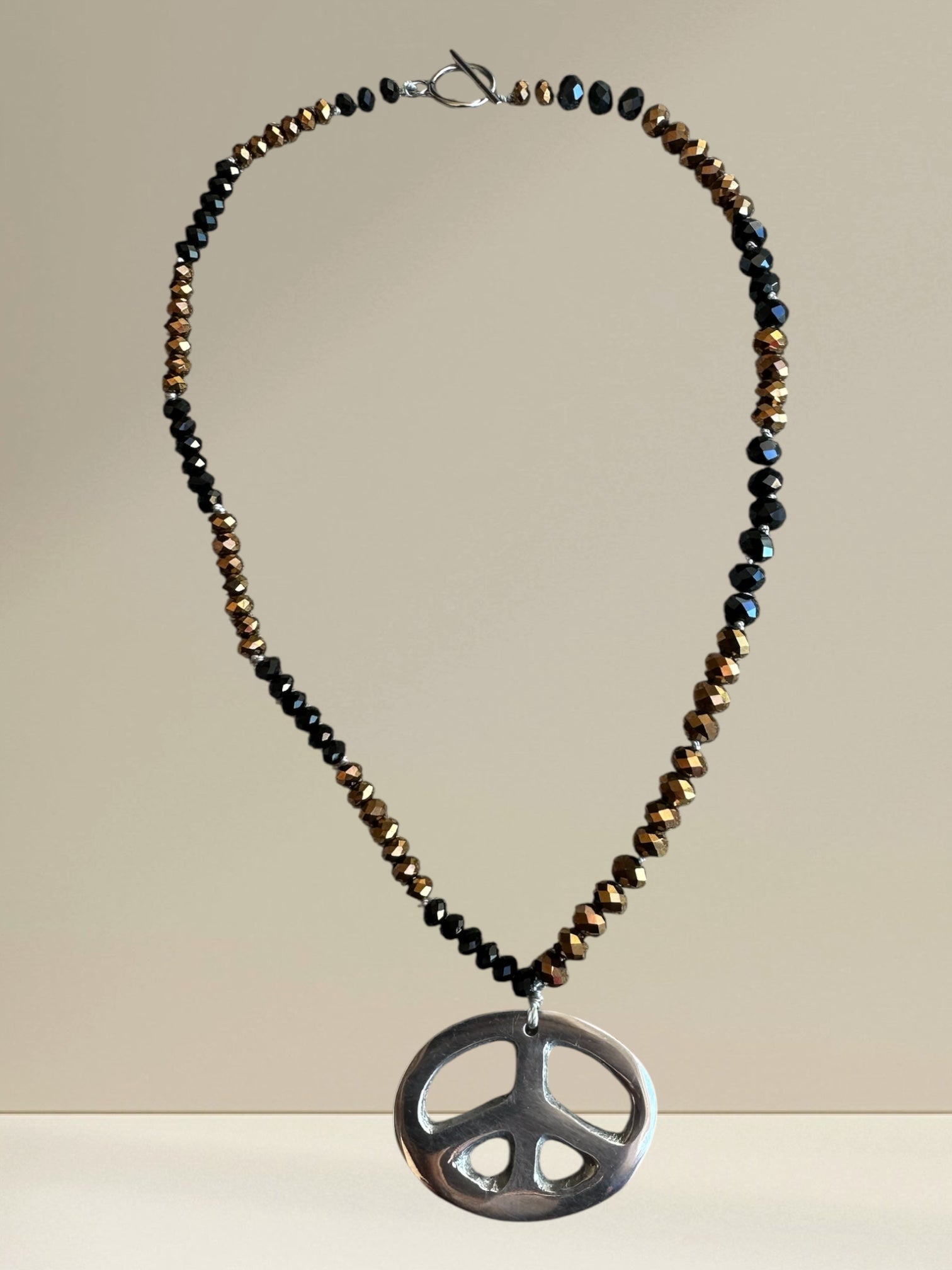 Colar Paz Gold e Black