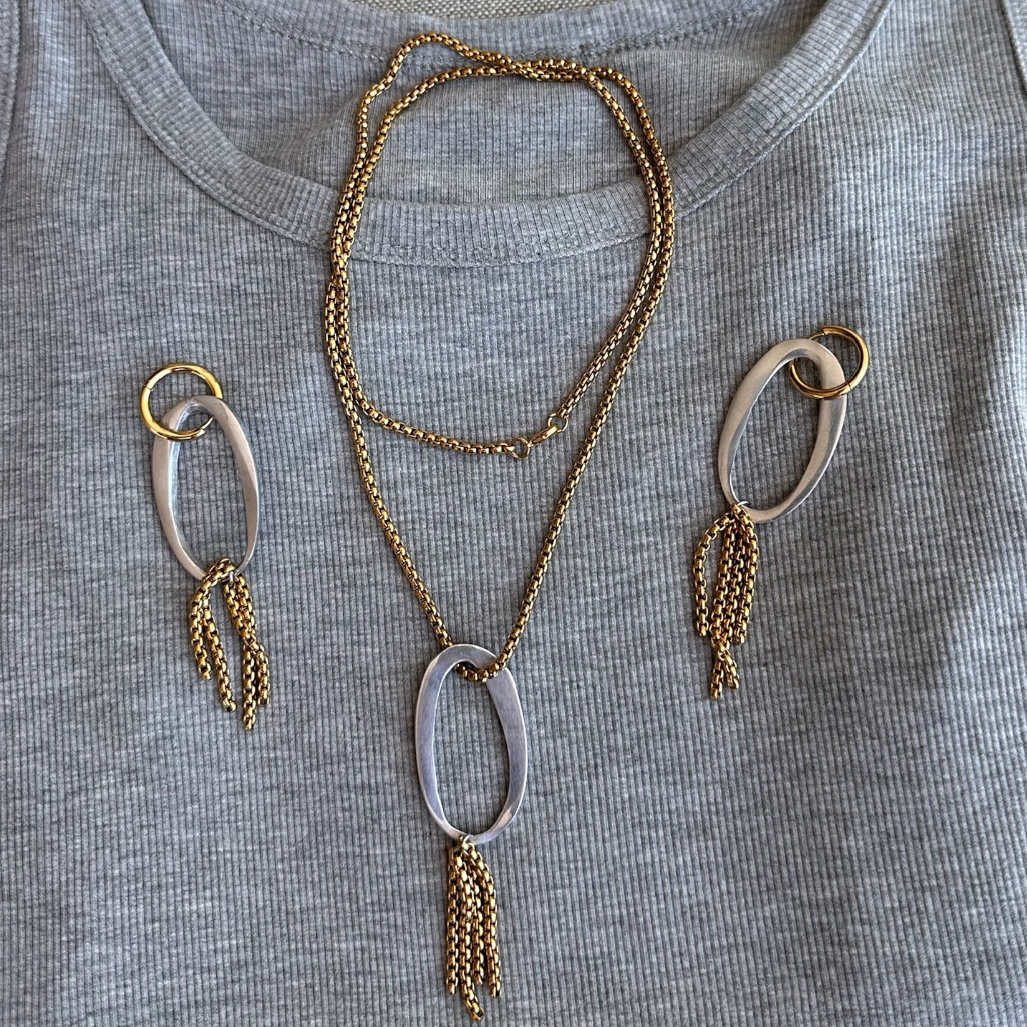Colar Oval Franjas Dourado